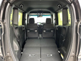 普段のお買い物や通勤、送迎等に十分な荷室スペースを確保しております。セカンドシートを倒すと、大きな荷物の積載も可能です♪