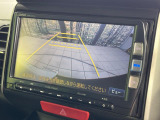 【バックカメラ】駐車時に後方がリアルタイム映像で確認できます。大型商業施設や立体駐車場での駐車時や、夜間のバック時に大活躍!運転スキルに関わらず、今や必須となった装備のひとつです!