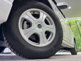 【16インチアルミホイール】外観にマッチしたアルミホイールを装着しております。各種アルミホイールや、スタッドレスタイヤも取扱いしております。是非ご相談ください♪