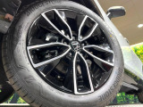 【純正アルミホイール】外観にマッチした純正アルミホイールを装着しております。各種社外アルミホイールや、スタッドレスタイヤも取扱いしております。是非ご相談ください♪