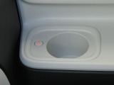ホッとカップホルダーが運転席・助手席にあります。ホットドリンクをちょうど良い温度でキープしてくれる保温機能付で嬉しいです。