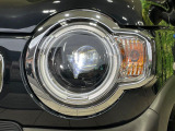 【LEDヘッドライト】悪天候や夜間走行時も良好な視界を確保し安心して運転できる高輝度LEDヘッドライトを装備!点灯速度が早く、消費電力も抑えられています。
