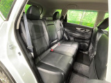 後部座席も気になるようなキズ・汚れやへたり等、大きなダメージはなく、良好な状態です。