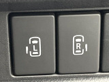 【両側パワースライドドア】スマートキーや運転席のスイッチで後席両側スライドドアの開閉が可能♪電動だから力を入れてドアを開ける必要が無く、小さなお子様でも簡単に開け閉めでき快適です♪