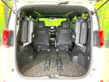 後席を格納すると、これだけの広さが!シーンに合わせたシートアレンジで、大きな荷物も積むことが出来ます♪