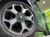 【純正15インチアルミホイール】外観にマッチした純正アルミホイールを装着しております。各種社外アルミホイールや、スタッドレスタイヤも取扱いしております。是非ご相談ください♪