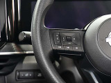 ナビゲーションのメニュー、音量など、ステアリングから手を離さずに操作できます。