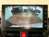 【バックカメラ】 駐車時に車両後方の様子を見ることができるので、運転の不安を軽くします。