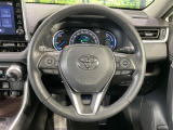 【純正革巻きステアリング】上質な革を使用することで、手にしっかり馴染みとても運転しやすいハンドルです♪