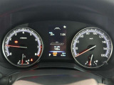 とっても見やすいメーターです。夜間時はラグジュアリーな気分にさせてくれる照明が魅力ですので、夜のドライブも楽しみになりますよ♪