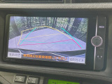 【バックカメラ】駐車時に後方がリアルタイム映像で確認できます。大型商業施設や立体駐車場での駐車時や、夜間のバック時に大活躍!運転スキルに関わらず、今や必須となった装備のひとつです!