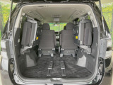 後席を格納すると、これだけの広さが!シーンに合わせたシートアレンジで、大きな荷物も積むことが出来ます♪