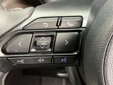 【ステアリングスイッチ】 ハンドルに音量やチャンネルを変更できるボタン付きです。極力ナビなどの脇見を減らせて便利です。