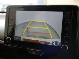 バックガイドモニターで、後方を確認しながら安心して駐車することができます。運転初心者も熟練者も必須の機能ですよ!
