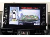 車両を上から見たような映像表示するパノラミックビューモニター付き!