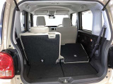 こちらはバックドアを上げた状態です。シートを倒せば荷室のスペースが広くなります!用途に合わせて快適な室内空間を!