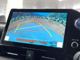 【バックカメラ】駐車時に後方がリアルタイム映像で確認できます。大型商業施設や立体駐車場での駐車時や、夜間のバック時に大活躍!運転スキルに関わらず、今や必須となった装備のひとつです!