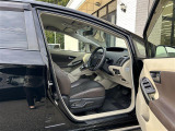 【運転席】『運転席周辺』の画像になります。写真の内容に関してご不明点、ご質問等がございましたらお気軽にじしゃロン店舗までお問い合わせください。