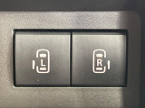 【両側パワースライドドア】スマートキーや運転席のスイッチで後席両側スライドドアの開閉が可能♪電動だから力を入れてドアを開ける必要が無く、小さなお子様でも簡単に開け閉めでき快適です♪