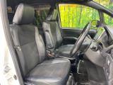 運転席シート廻りは使用感も少なく、良好な状態となっています。前オーナー様が丁寧に使っていたことがよくわかりますね。