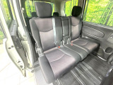 後部座席も気になるようなキズ・汚れやへたり等、大きなダメージはなく、良好な状態です。