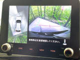 【マルチアラウンドモニター】専用のカメラにより、上から見下ろしたような視点で360度クルマの周囲を確認することができます☆縦列駐車や幅寄せ時に活躍してくれます♪