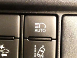 「オートHiビーム」のスイッチです。夜間走行時歩行者を発見しやすいHiビームが基本ですので、対向車や前方の車両を検知して自動で切替をしてくれます。