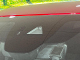 【スマートブレーキサポート】走行中に前方の車両等を認識し、衝突しそうな時は警報とブレーキで衝突回避と被害軽減をアシスト。より安全にドライブをお楽しみいただけます。