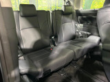 3列目シートはもちろん状態良好☆大人でもゆったりと座って頂けますので、大人数でのお出かけもラクラクです♪ご家族で、気の知れた仲間で、ドライブに行くのが楽しみですね♪