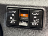 【両側パワースライドドア】スマートキーや運転席のスイッチで後席両側スライドドアの開閉が可能♪電動だから力を入れてドアを開ける必要が無く、小さなお子様でも簡単に開け閉めでき快適です♪
