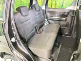 後部座席も気になるようなキズ・汚れやへたり等、大きなダメージはなく、良好な状態です。