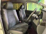運転席シート廻りは使用感も少なく、良好な状態となっています。丁寧に使われていたことがよくわかりますね。