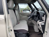 アイポイント(目線)が高く、とっても運転しやすいです!背が高く、室内空間が広いので、とっても開放感があります!