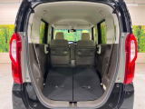 普段のお買い物や通勤、送迎等に十分な荷室スペースを確保しております。セカンドシートを倒すと、大きな荷物の積載も可能です♪