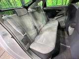 後部座席も気になるようなキズ・汚れやへたり等、大きなダメージはなく、良好な状態です。