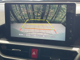 【バックカメラ】駐車時に後方がリアルタイム映像で確認できます。大型商業施設や立体駐車場での駐車時や、夜間のバック時に大活躍!運転スキルに関わらず、今や必須となった装備のひとつです!