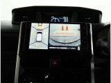 パノラミックビューモニター装備!トップビュー&フロントビュー・車両に取り付けたフロント、サイド、バックカメラの映像を合成して画面上に表示させることで、低速時の運転を補助する装置です。