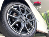【純正17インチアルミホイール】外観にマッチした純正アルミホイールを装着しております。各種社外アルミホイールや、スタッドレスタイヤも取扱いしております。是非ご相談ください♪
