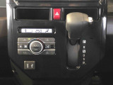 温度を設定すれば、自動で車内の温度管理をしてくれる優れものです♪ATミッションで運転楽々