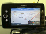 ナビを装備。タッチパネル式で使いやすく、お出かけもラクラクです。