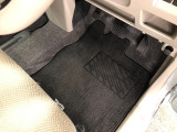 嬉しい純正フロアマット付き♪ 状態も良好です(^^♪