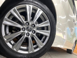 【純正18インチアルミホイール】外観にマッチした純正アルミホイールを装着しております。各種社外アルミホイールや、スタッドレスタイヤも取扱いしております。是非ご相談ください♪