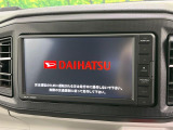 【純正ナビ】人気の純正ナビを装備しております。ナビの使いやすさはもちろん、オーディオ機能も充実!キャンプや旅行はもちろん、通勤や買い物など普段のドライブも楽しくなるはず♪