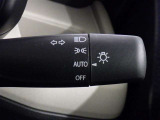 【オートライト】車外の明るさに応じて、自動的にライトの点灯・消灯をしてくれます。