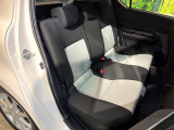 後部座席も気になるようなキズ・汚れやへたり等、大きなダメージはなく、良好な状態です。