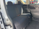 後部座席も気になるようなキズ・汚れやへたり等、大きなダメージはなく、良好な状態です。