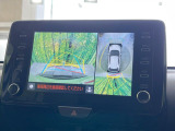 【パノラミックビューモニター】専用のカメラにより、上から見下ろしたような視点で360度クルマの周囲を確認することができます☆死角部分も確認しやすく、狭い場所での切り返しや駐車もスムーズに行えます。