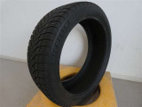 R4年式冬タイヤ225/45R21ミシュラン製です。