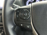 ステアリングスイッチ付き。前方から目を離すことなく操作することが可能です。