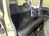 後部座席も気になるようなキズ・汚れやへたり等、大きなダメージはなく、良好な状態です。
